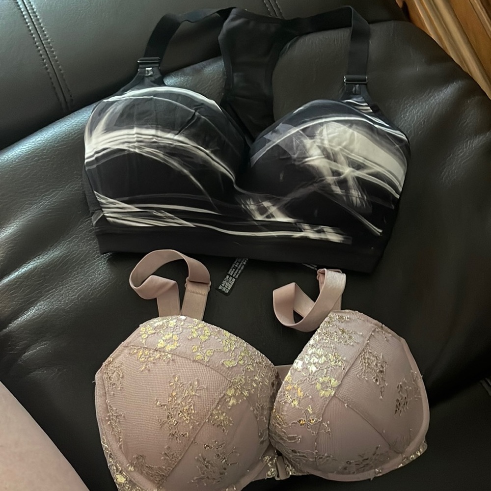 Victoria’s Secret bra bundle. Two bras both in good condition sz 32dd